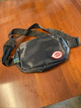 Cincinnati Reds Side Pack Good Zipper Wallet Fanny pack Game Give Away
